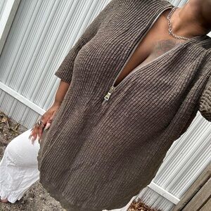 Cabin Lounge 🪵
Express High Low Zipper Knit 3/4 Sleeve knit sweater